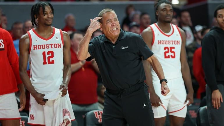 Peringkat bola basket perguruan tinggi: Houston mengambil alih tempat No. 1 dalam jajak pendapat AP Top 25 di depan Kansas, Purdue
