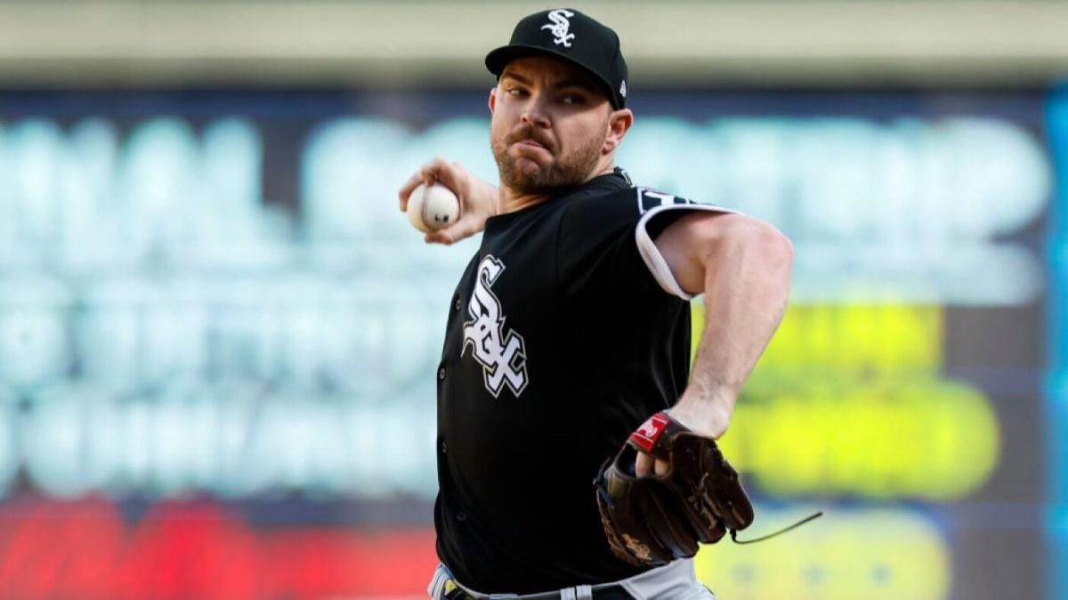 Hendriks makes emotional return to White Sox after battle with cancer