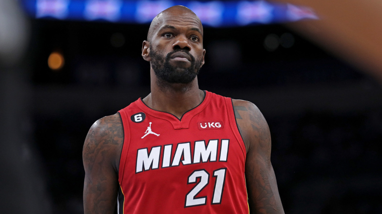PERHATIKAN: Heat center Dewayne Dedmon mendapatkan salah satu ejeksi paling aneh yang pernah Anda lihat PERHATIKAN: Heat center Dewayne Dedmon mendapatkan salah satu ejeksi paling aneh yang pernah Anda lihat