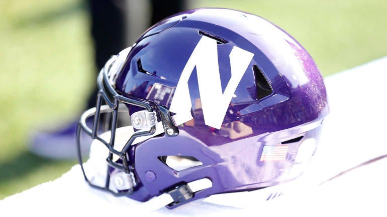 Northwestern meluncurkan penyelidikan ke dalam program sepak bola atas tuduhan perpeloncoan yang dilaporkan setelah musim 2022