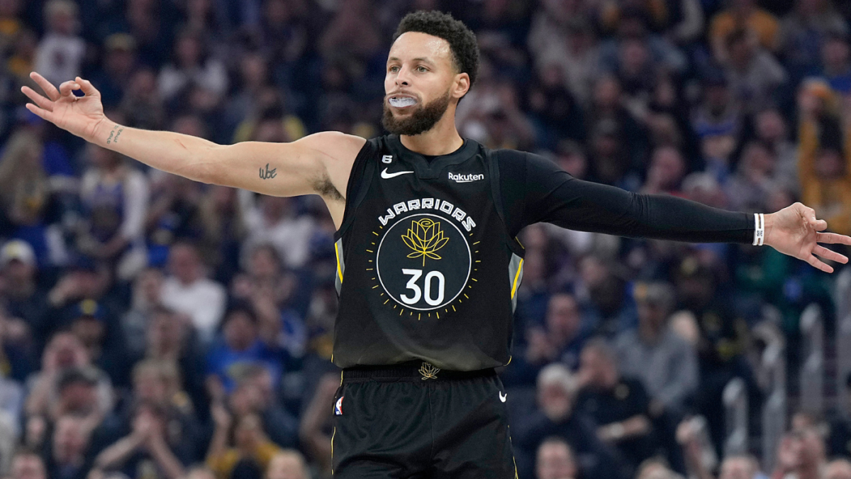 Stephen Curry is back for the Warriors, so it's just a matter of time before defending champs start clicking - CBSSports.com