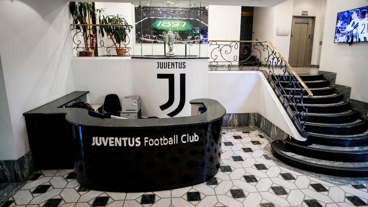 Juventus dihukum 15 poin dari klasemen Serie A;  11 eksekutif dilarang karena salah menangani keuangan transfer
