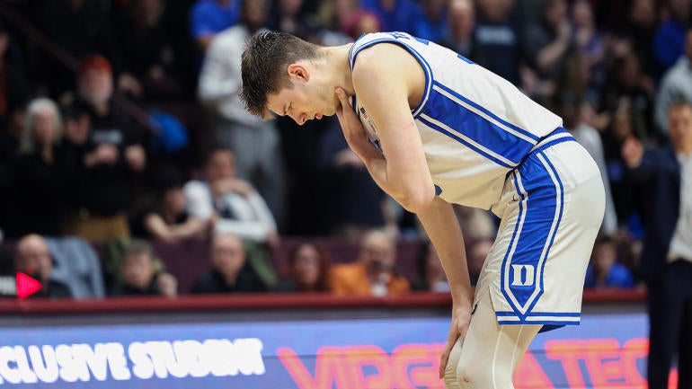 Duke kalah dari Virginia Tech setelah ulasan panjang tentang pukulan tenggorokan menyebabkan larangan menelepon yang kontroversial