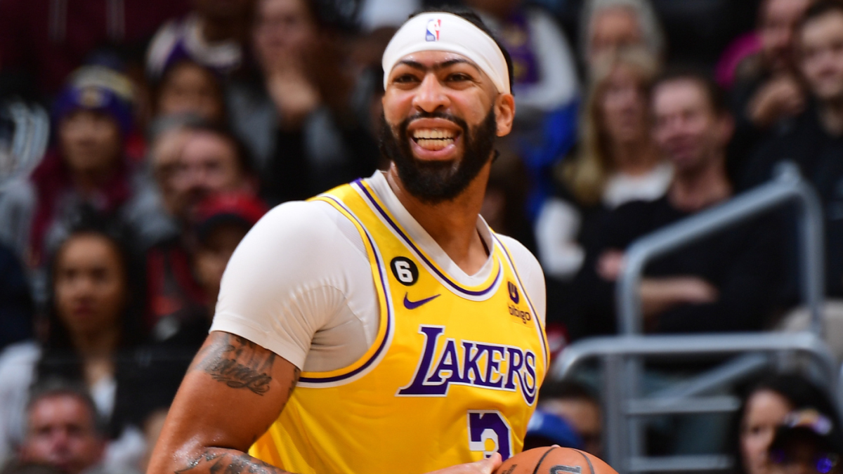 Lakers' Anthony Davis Says Knee Injury Suffered vs. Spurs Was 'A Little  Stinger', News, Scores, Highlights, Stats, and Rumors