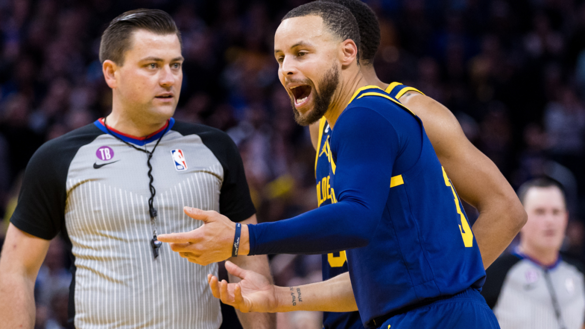 O guerreiro Stephen Curry foi multado em $ 25.000 por jogar um porta-voz nas arquibancadas contra o Grizzlies