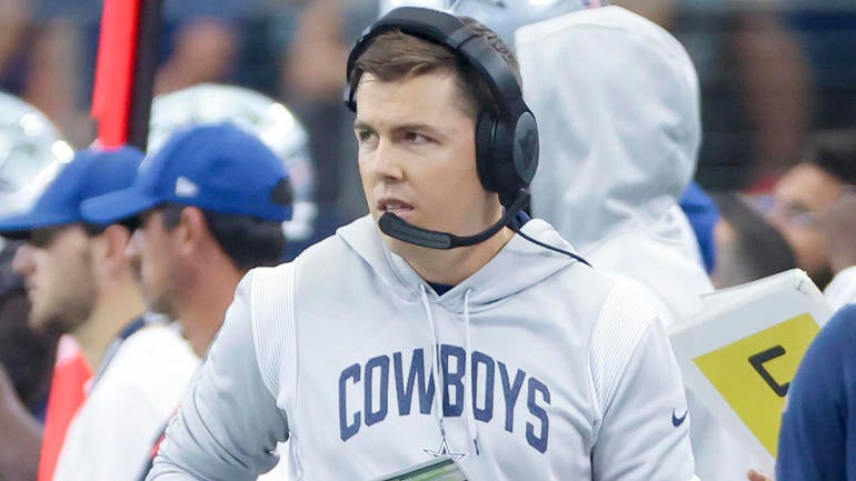 Cowboys berpisah dengan OC Kellen Moore, HC Mike McCarthy untuk mengambil tugas bermain-main di Dallas, per laporan