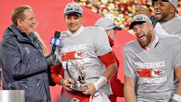 usatsi-patrick-mahomes-travis-kelce-chiefs-jim-nantz.jpg