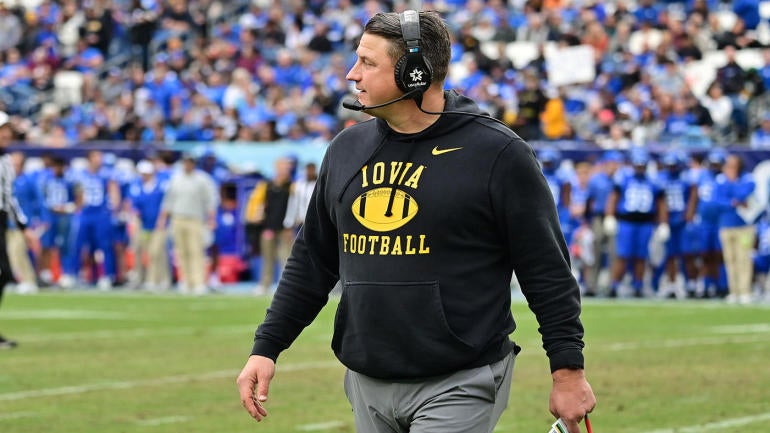 Iowa Offensive Coordinator Brian Ferentz Signs Revised Contract With ...