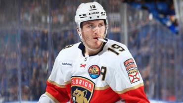 getty-matthew-tkachuk-flames.jpg