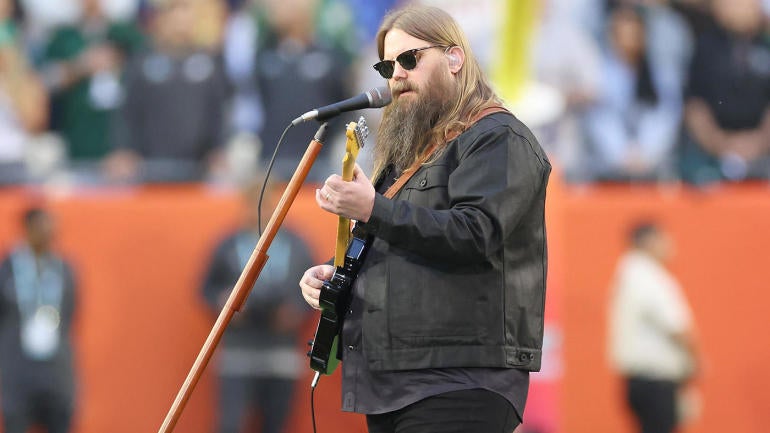 2023 Super Bowl: Chris Stapleton Performs National Anthem, Babyface ...