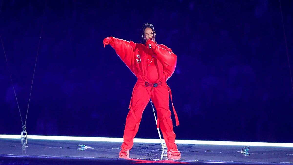 Rihanna will headline Super Bowl 2023's halftime show : NPR