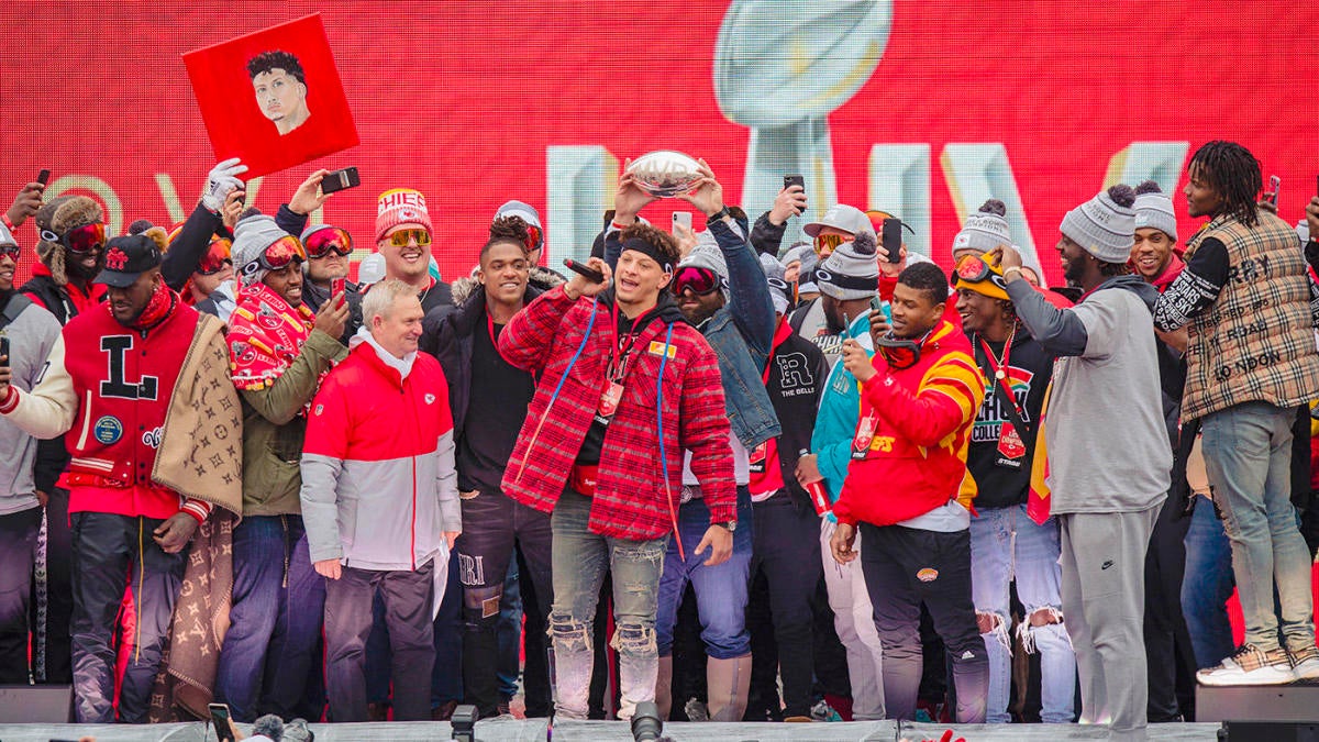 Chiefs Super Bowl parade 2023 takeaways Travis Kelce steals show