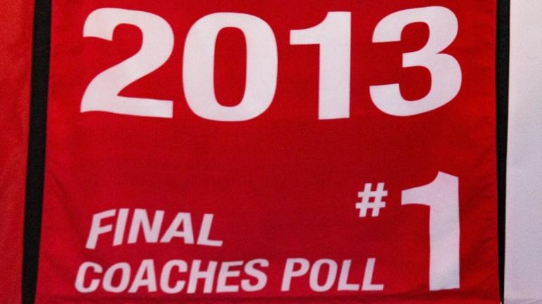 LIHAT: Louisville meluncurkan spanduk ‘Final Coaches Poll #1’ untuk memperingati gelar nasional tim 2013 yang dikosongkan