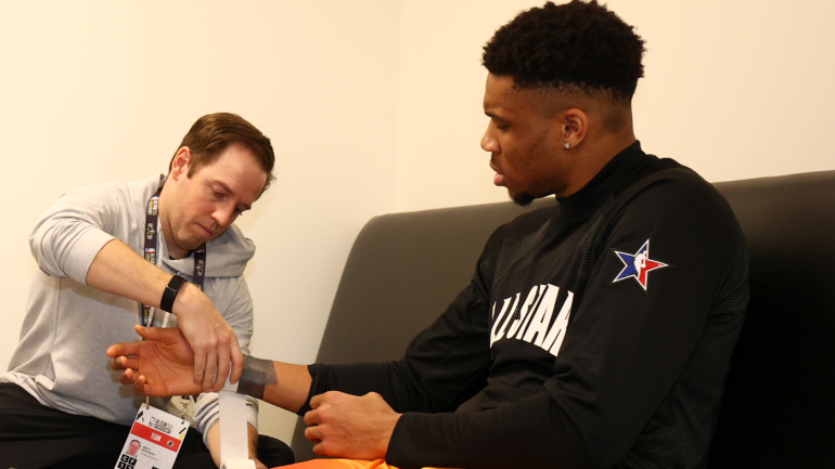 Pembaruan cedera Giannis Antetokounmpo: Bintang Bucks kemungkinan akan melewatkan waktu karena keseleo pergelangan tangan Pembaruan cedera Giannis Antetokounmpo: Bintang Bucks kemungkinan akan melewatkan waktu karena keseleo pergelangan tangan