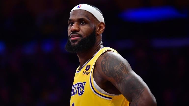 Pembaruan cedera LeBron James: Bintang Lakers melanjutkan pekerjaan di lapangan;  ingin bermain di musim reguler, per laporan