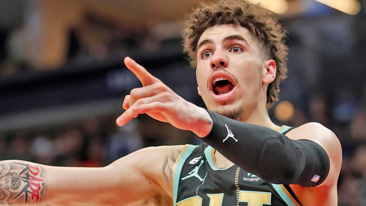 Where can I find the calf sleeves LaMelo is wearing in this photo? They  look really clean. : r/CharlotteHornets