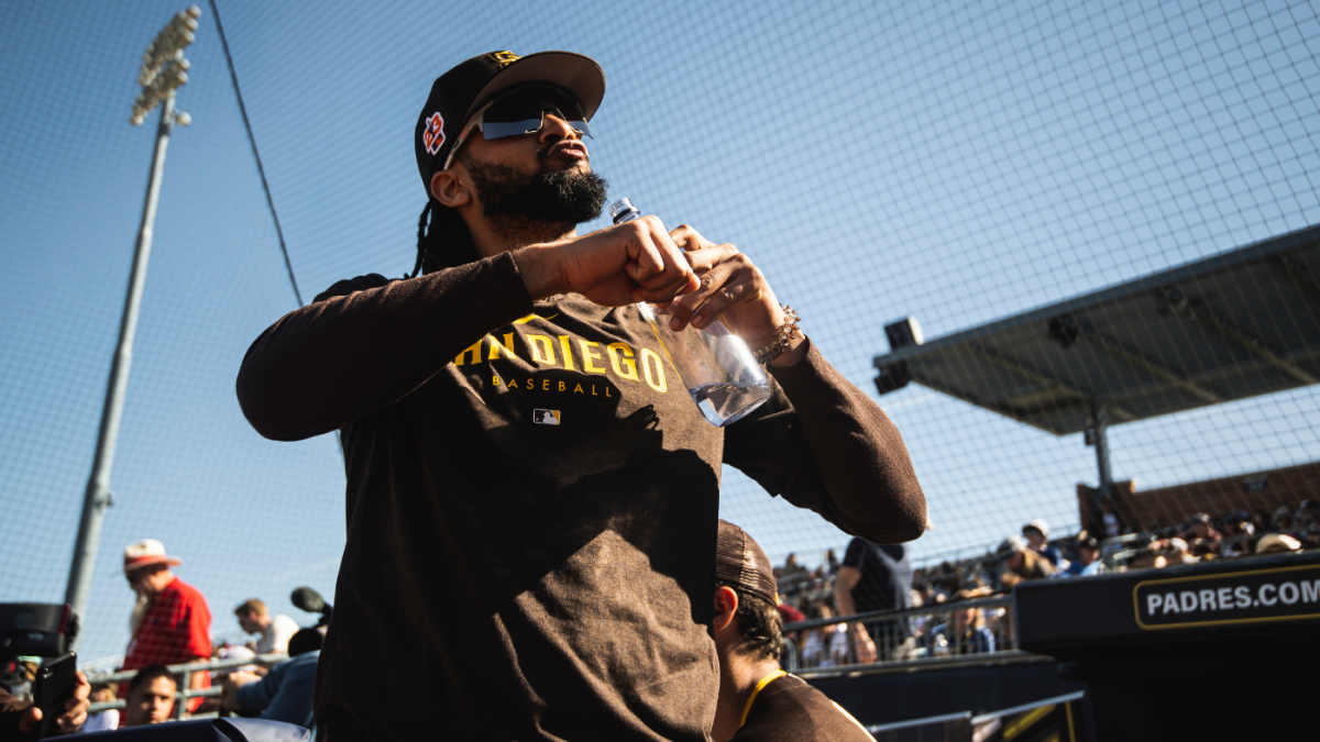 Padres pull back on spring training hat