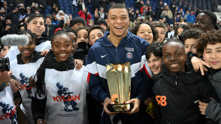getty-kylian-mbappe-psg-practice.jpg