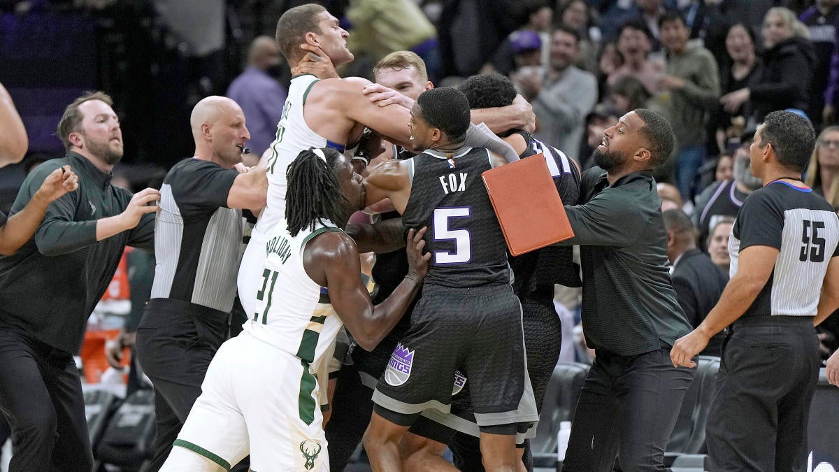 Brook Lopez-Trey Lyles fight: Bucks’ win over Kings ends with heated scuffle at half court
