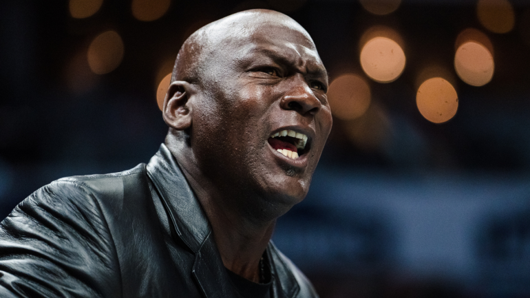 Michael Jordan dalam pembicaraan untuk menjual saham mayoritas di Charlotte Hornets, per laporan