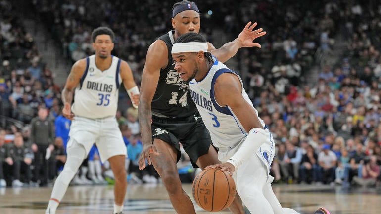 NBA: Dallas Mavericks at San Antonio Spurs