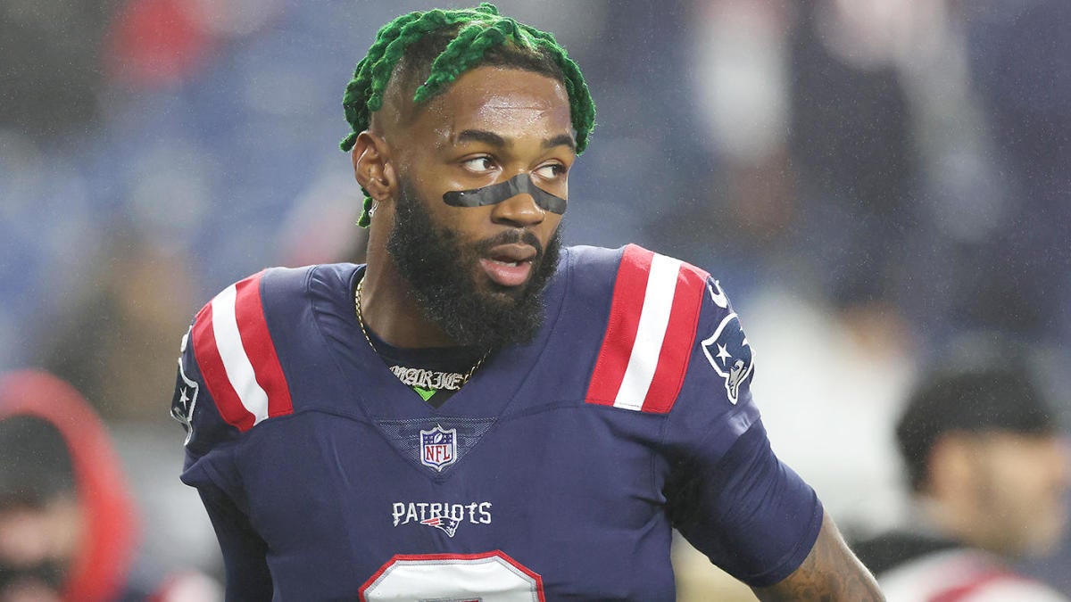 Versatile Jalen Mills Reportedly Remaining With New England Patriots On  Revised One-Year Deal