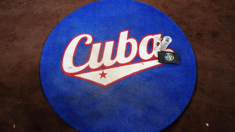 Penangkap Kuba Ivan Prieto Gonzalez membelot dari negara asalnya di Miami mengikuti World Baseball Classic Penangkap Kuba Ivan Prieto Gonzalez membelot dari negara asalnya di Miami mengikuti World Baseball Classic