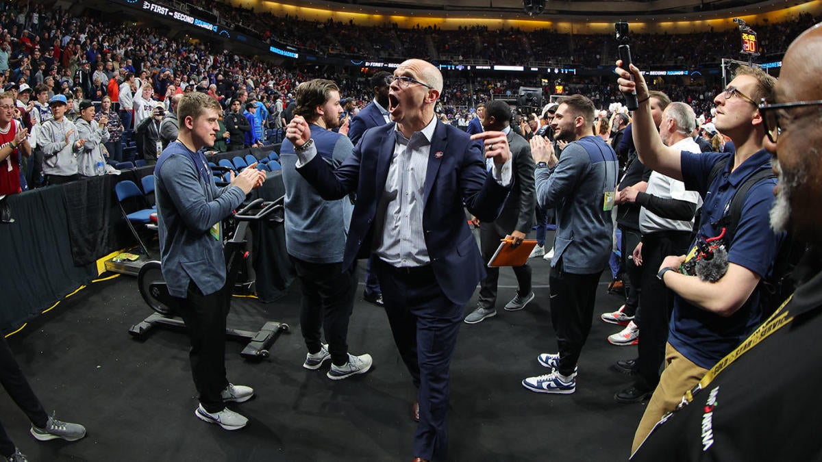 Dan Hurley brings UConn back among college basketball's elite as Huskies make long-awaited Sweet 16 return - CBS Sports image