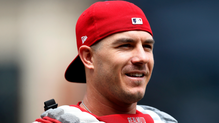 PERHATIKAN: Penangkap Phillies JT Realmuto dikeluarkan setelah insiden aneh dengan wasit pemarah PERHATIKAN: Penangkap Phillies JT Realmuto dikeluarkan setelah insiden aneh dengan wasit pemarah