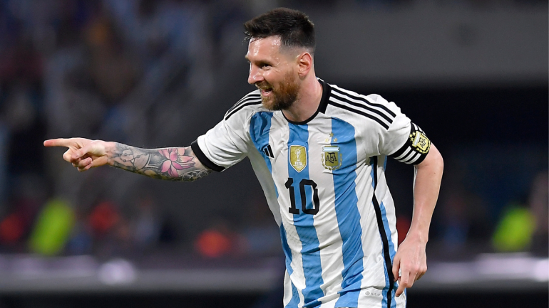 Lionel Messi mencetak gol ke-100 untuk Argentina dalam pertandingan persahabatan melawan Curacao