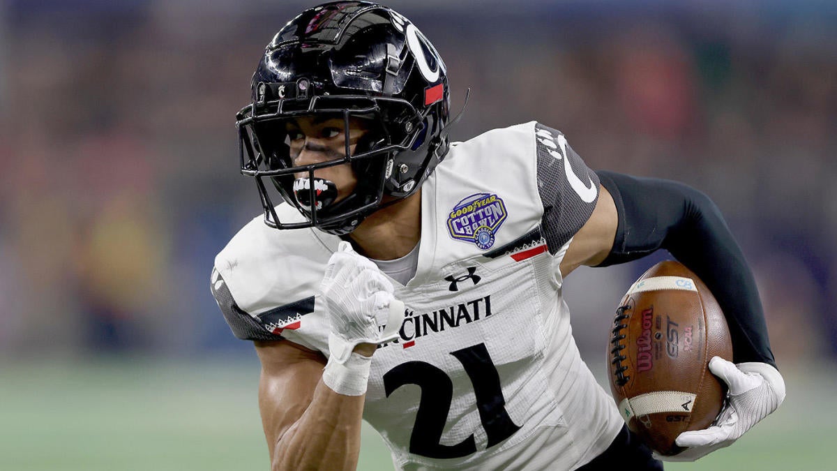 Bears seven-round 2023 NFL mock draft: Justin Fields gets even more weapons  ahead of possible breakout season 