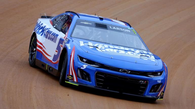 Seri Piala NASCAR di lineup awal Bristol Dirt: Kyle Larson memenangkan pole setelah memenangkan perlombaan Heat-nya Seri Piala NASCAR di lineup awal Bristol Dirt: Kyle Larson memenangkan pole setelah memenangkan perlombaan Heat-nya