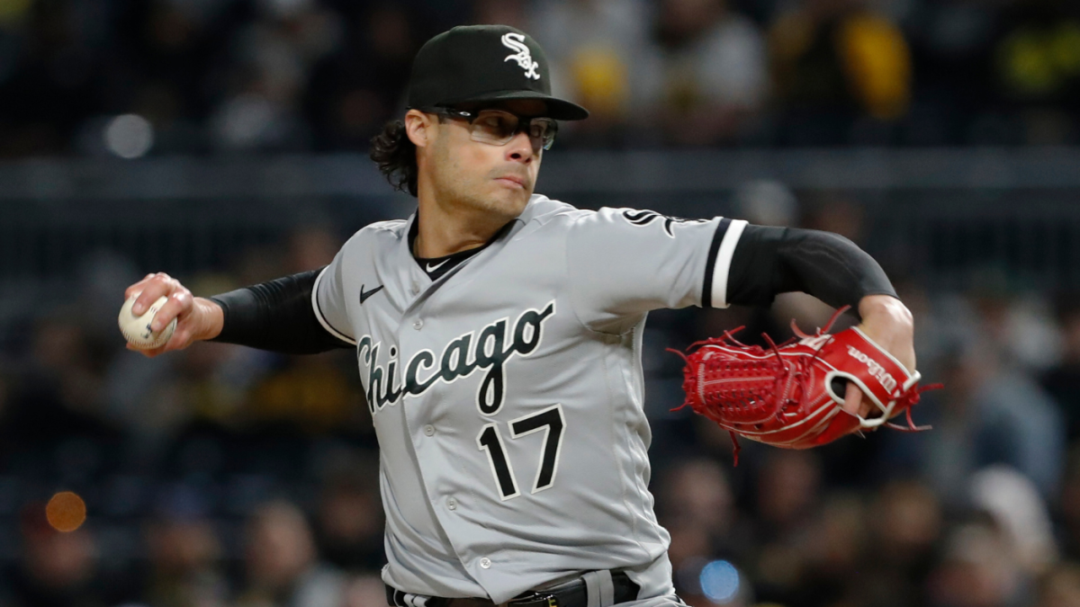 White Sox' Joe Kelly exits with right biceps discomfort; Lopez out with  sore back - Chicago Sun-Times