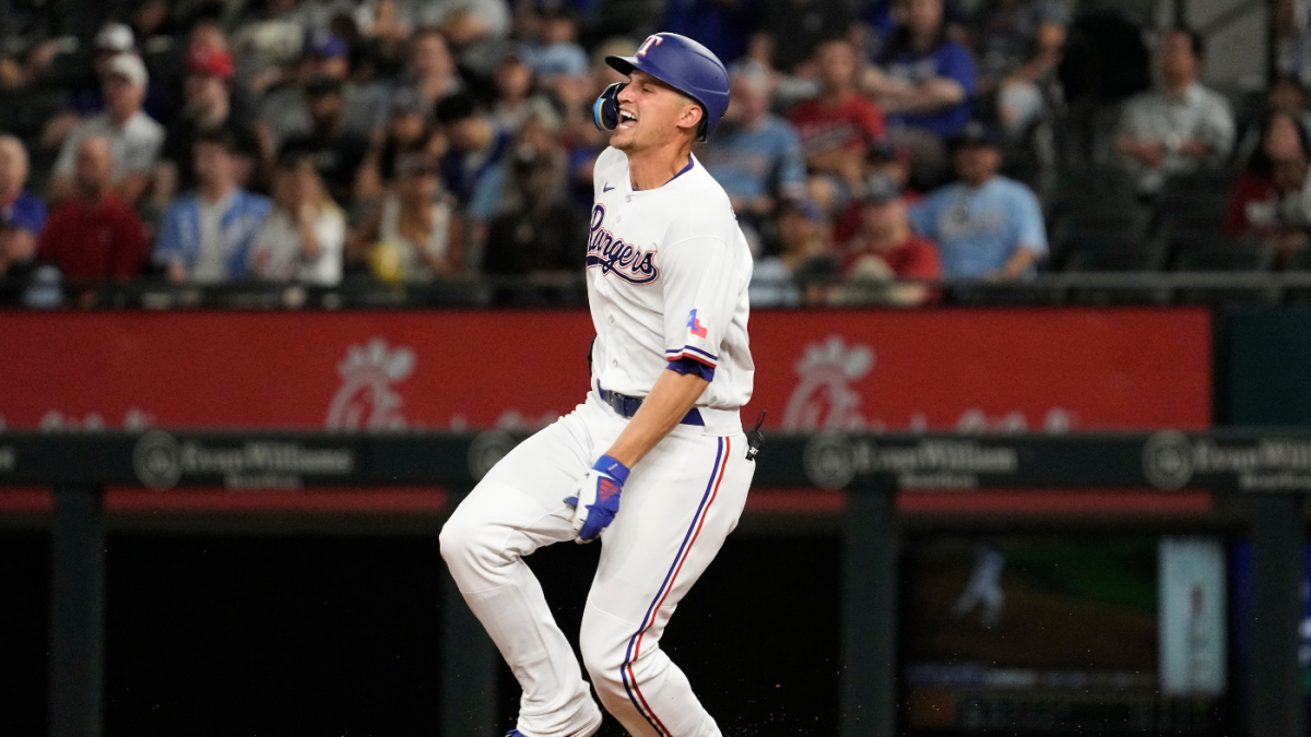 Corey Seager injury: Rangers shortstop lands on IL with left