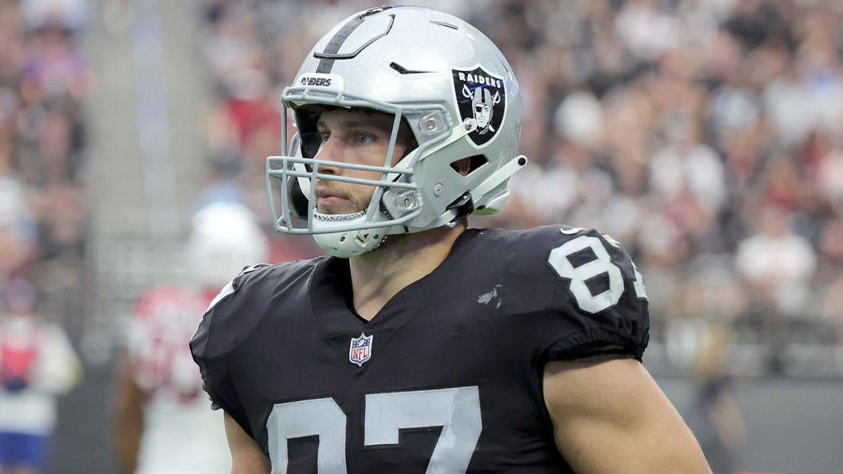 NFL rumors: Former Raiders TE Foster Moreau has offer from Saints after  cancer diagnosis