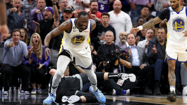 Warriors' Draymond Green ejected for stomping on Domantas Sabonis ...