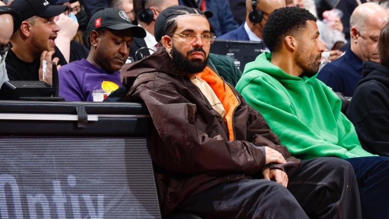 Kesengsaraan taruhan Drake berlanjut saat bintang rap kehilangan 0.000 pada parlay yang menampilkan Lakers, Bruins Kesengsaraan taruhan Drake berlanjut saat bintang rap kehilangan 0.000 pada parlay yang menampilkan Lakers, Bruins
