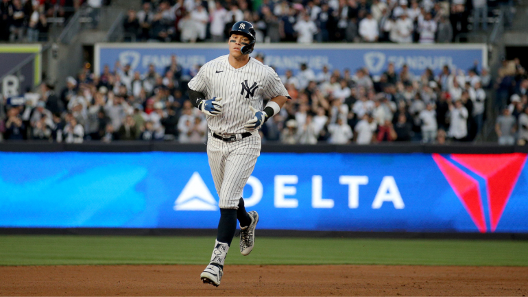 PERHATIKAN: Aaron Judge merampas home run Shohei Ohtani di Yankee Stadium, lalu melakukan pukulan two-run blast-nya sendiri