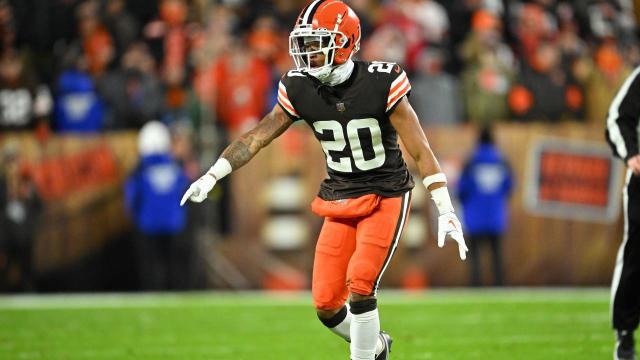 Cleveland Browns cornerback Greg Newsome, 2022-2023 season 