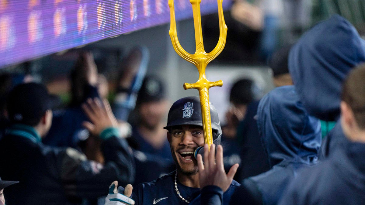 LOOK Mariners' Julio Rodriguez celebrates with large trident after