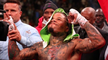 gervonta-davis-arm-raised.jpg