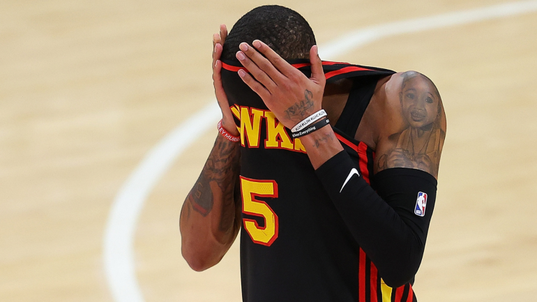 NBA menyelidiki Dejounte Murray karena melakukan kontak dengan wasit dalam kekalahan Hawks di Game 4 dari Celtics, per laporan