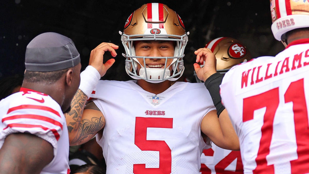 NFL viewers see 'fear' in Daniel Jones eyes on live TV after he spots San  Francisco 49ers defensive play against Giants