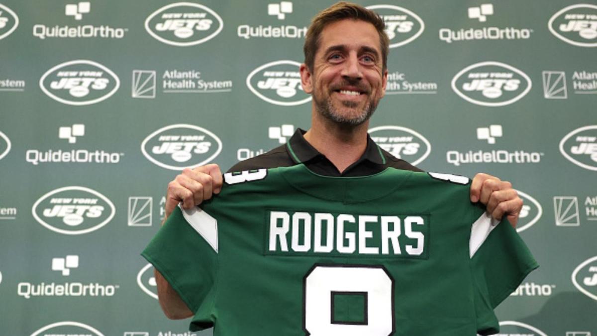 Joe Namath's No. 12 jersey is retired by the Jets. Aaron Rodgers