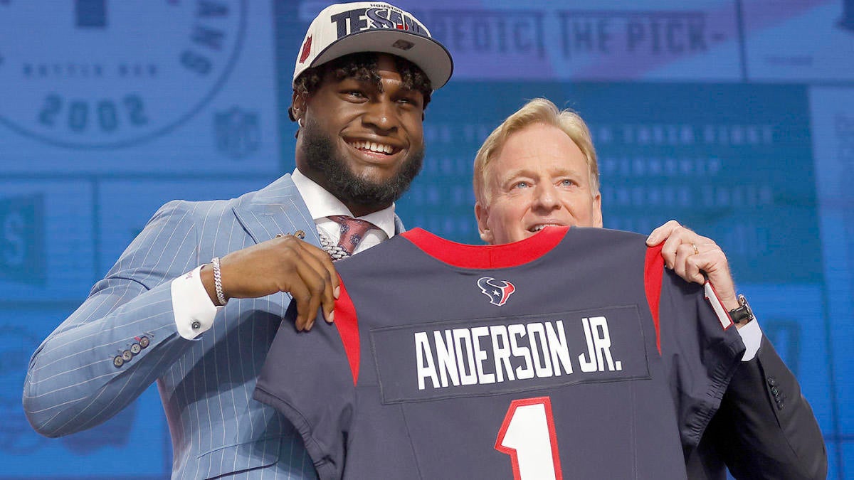 Houston Texans trade up to No. 3 to get Will Anderson Jr.