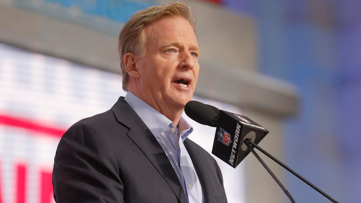 N.F.L. Extends Roger Goodell's Contract, Ending Weeks of Discord