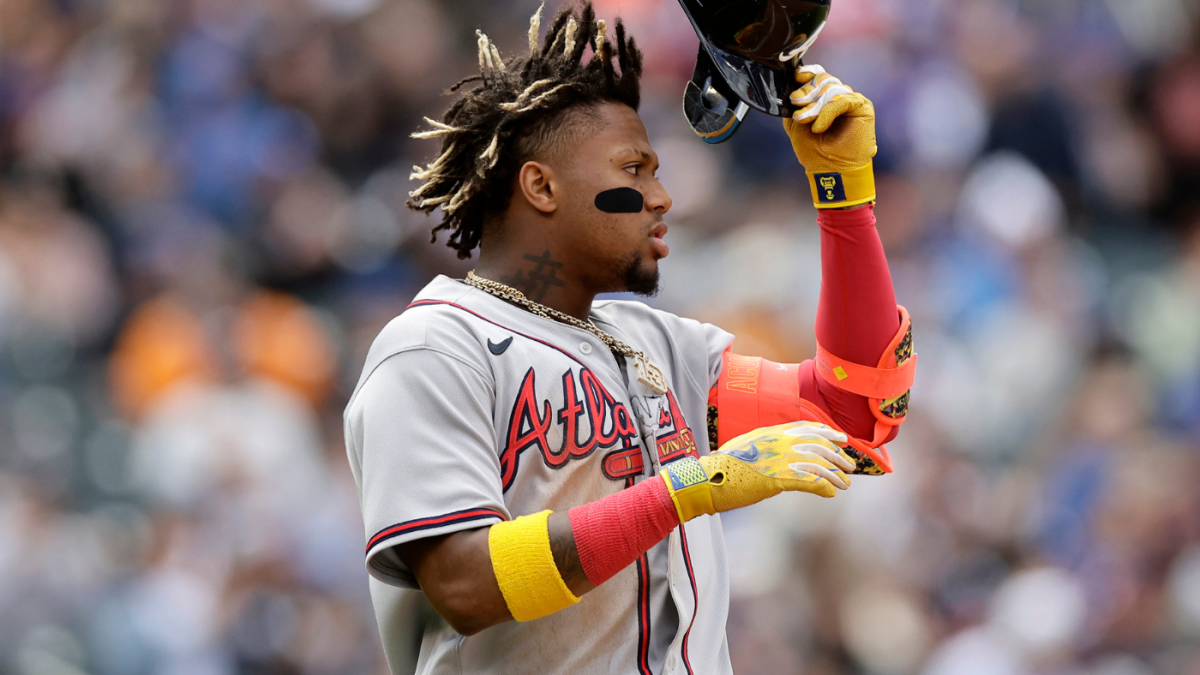 Ronald Acuña Jr. injury: Braves star leaves game after getting hit with  pitch in shoulder vs. Mets 