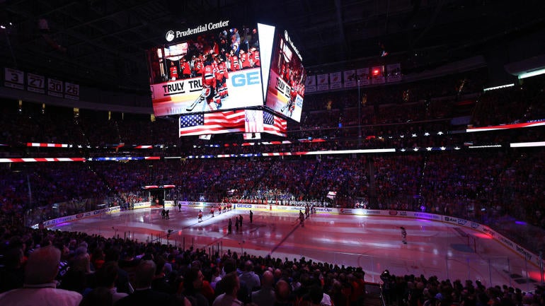 Devils mencari penggemar Rangers yang meninju karyawan tim di Prudential Center selama Game 7 Devils mencari penggemar Rangers yang meninju karyawan tim di Prudential Center selama Game 7