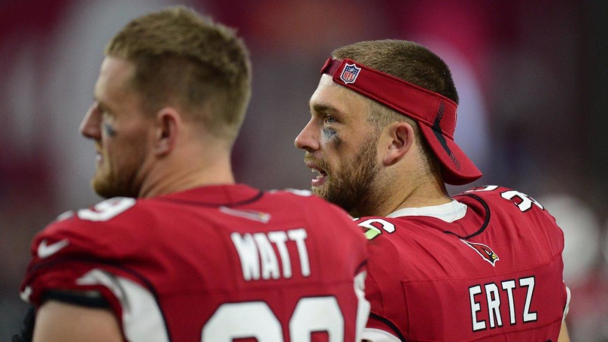 Zach Ertz Gets Quick Kiss on Field from Son Madden During Cardinals Game