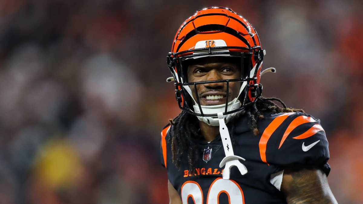 Cincinnati Bengals cornerback Tre Flowers (33) runs for the play